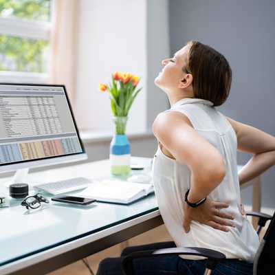 座りっぱなしのテレワークにつきものの腰痛
